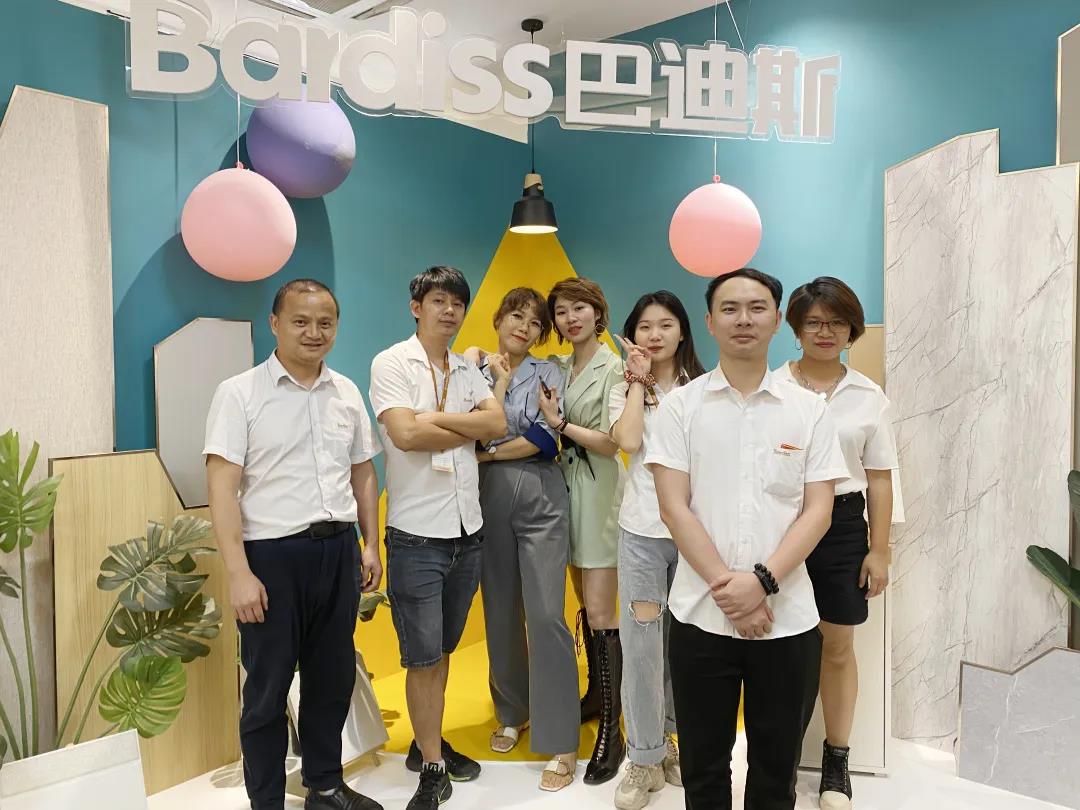 億元補貼.5折起---5.1活動煥新季暨背景墻系列新品感恩上市 系列活動完滿收官!